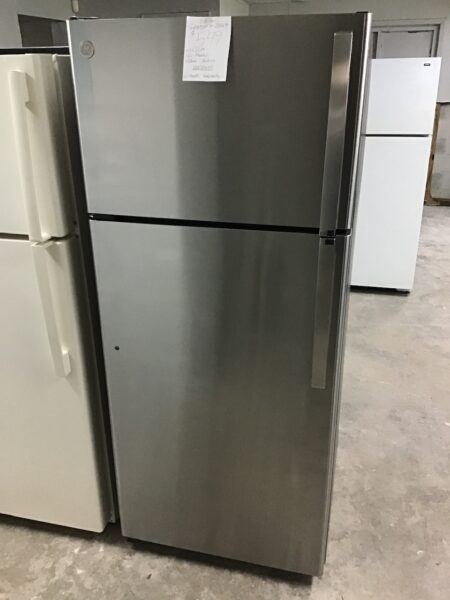 GE Stainless 17.5CuFt Fridge w/ ice maker(GIE18GSN)