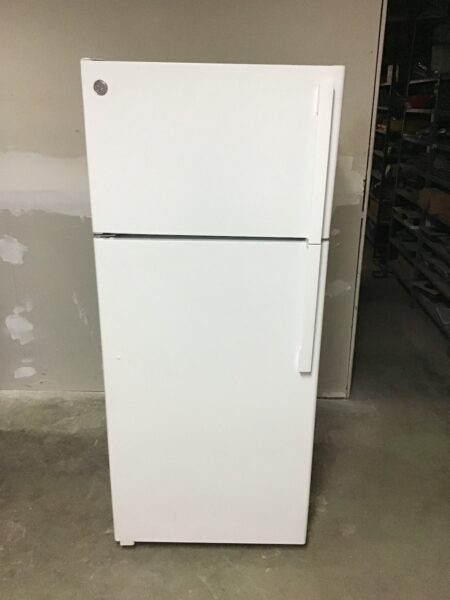 White GE 18CuFt Fridge (GTE18D)